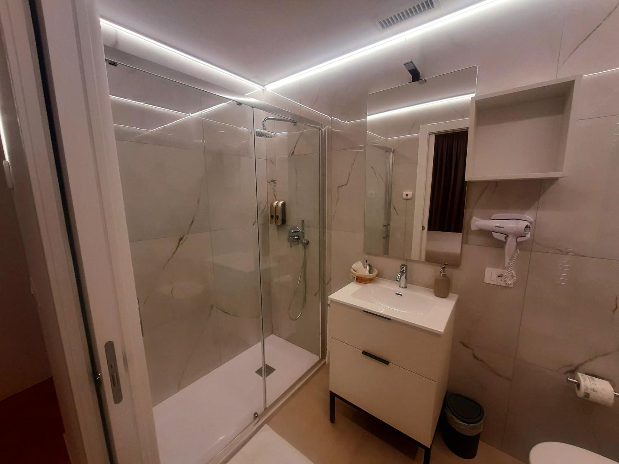 Mako Suites - Centro E Stazione Monza Exterior photo